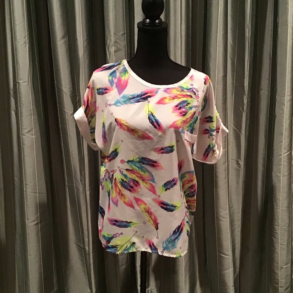 Cute blouse with colorful feather pattern